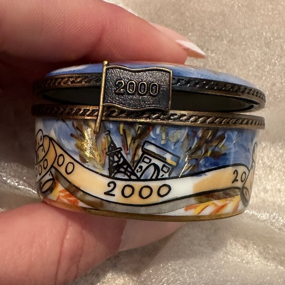 Limoges Year 2000 Blue and Gold Decorative Trinket Box - Picture 3 of 5